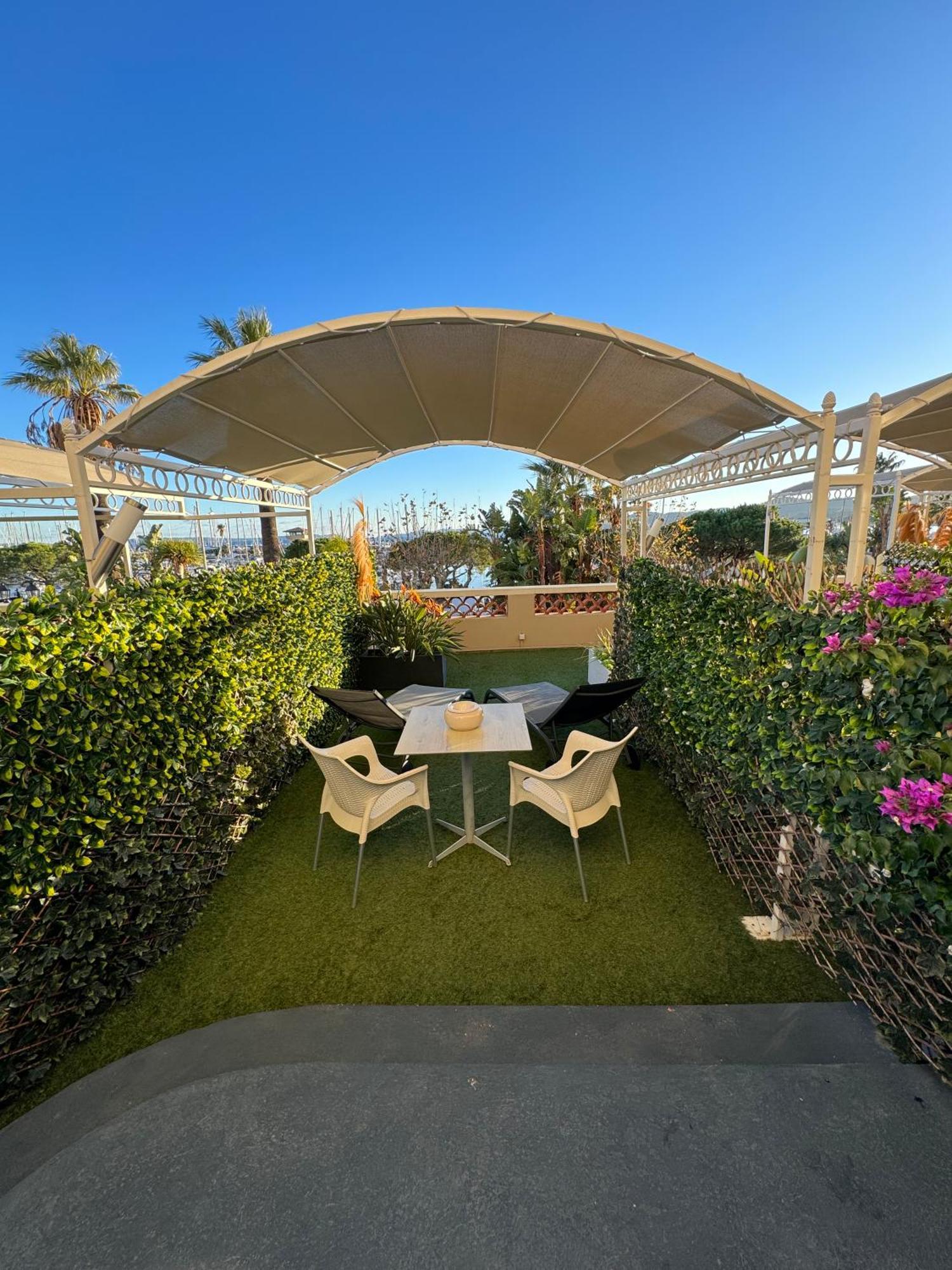 Hotel Le Rabelais Le Lavandou Ngoại thất bức ảnh