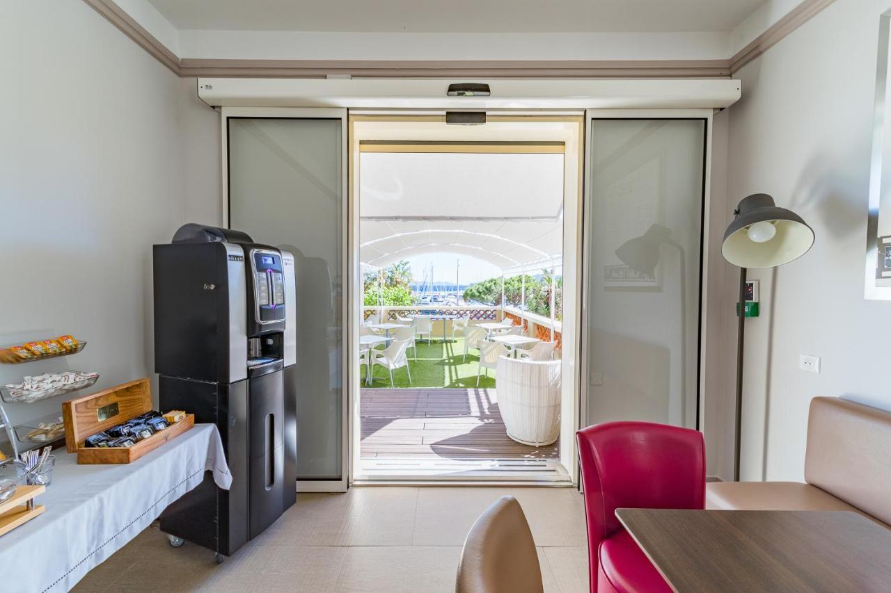 Hotel Le Rabelais Le Lavandou Ngoại thất bức ảnh